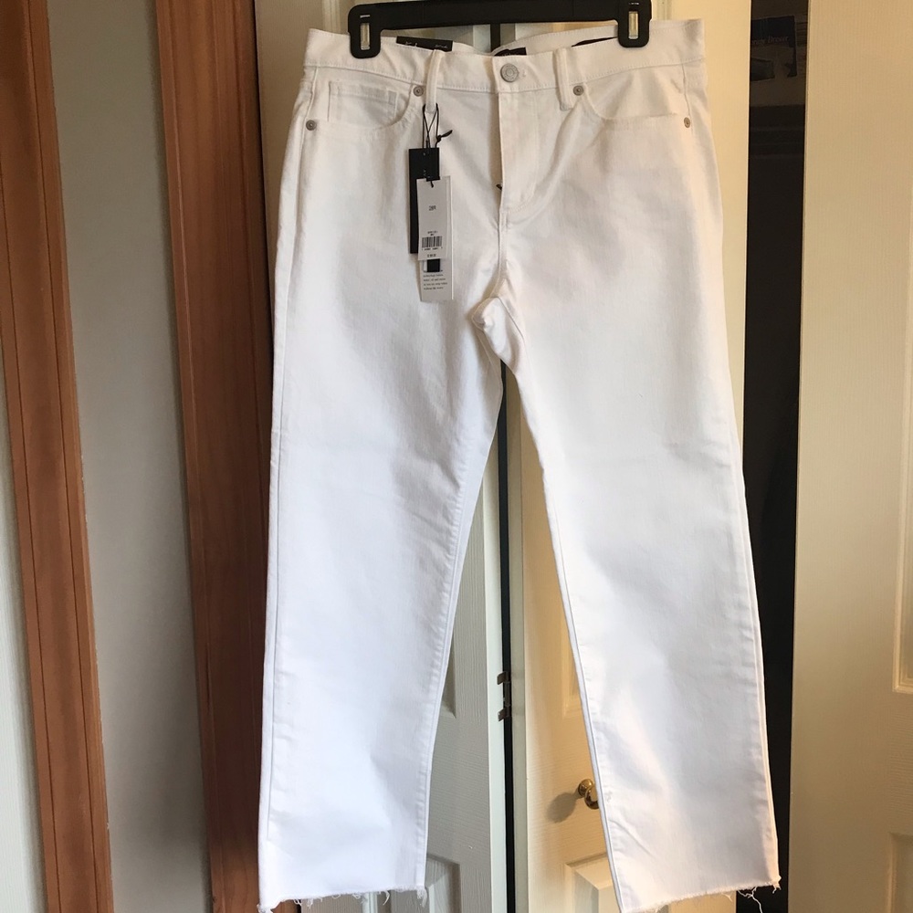 Size 28 White Banana Republic Ankle cropped jeans with frayed hem.